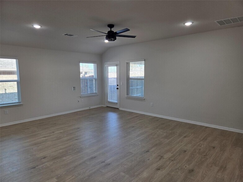 2421 Corriente Path in Andice, TX - Building Photo
