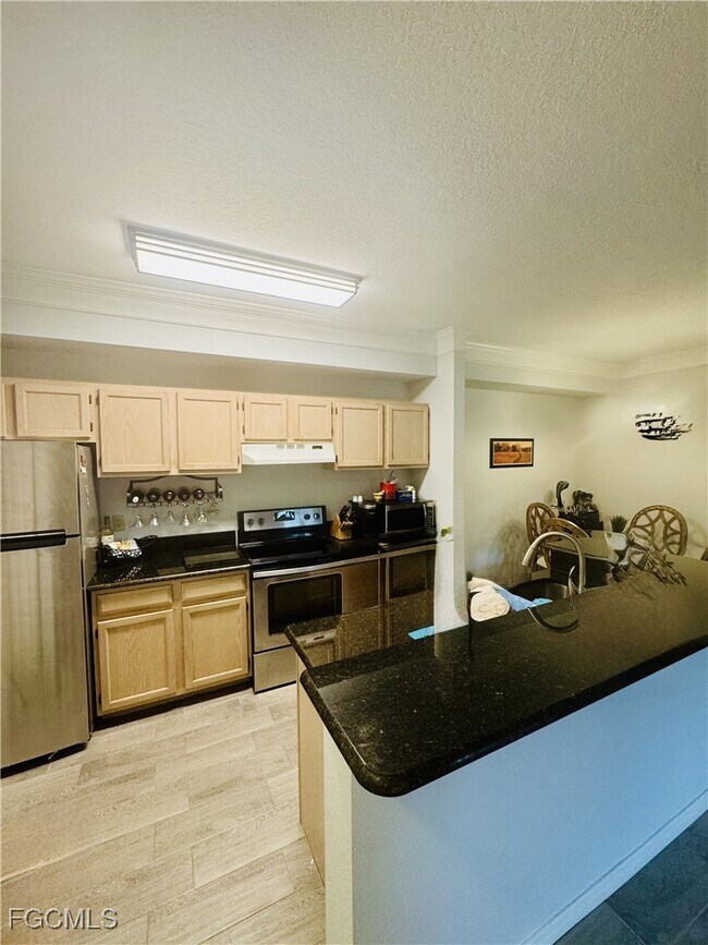 11530 Villa Grand in Ft. Myers, FL - Foto de edificio - Building Photo