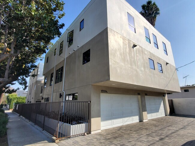 1357 N Stanley Ave in Los Angeles, CA - Building Photo - Building Photo