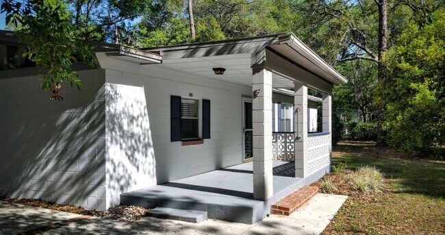 610 NW 36th Terrace in Gainesville, FL - Foto de edificio - Building Photo