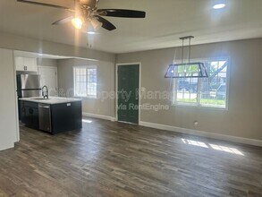 5625 E Bellaire Way in Fresno, CA - Building Photo - Building Photo