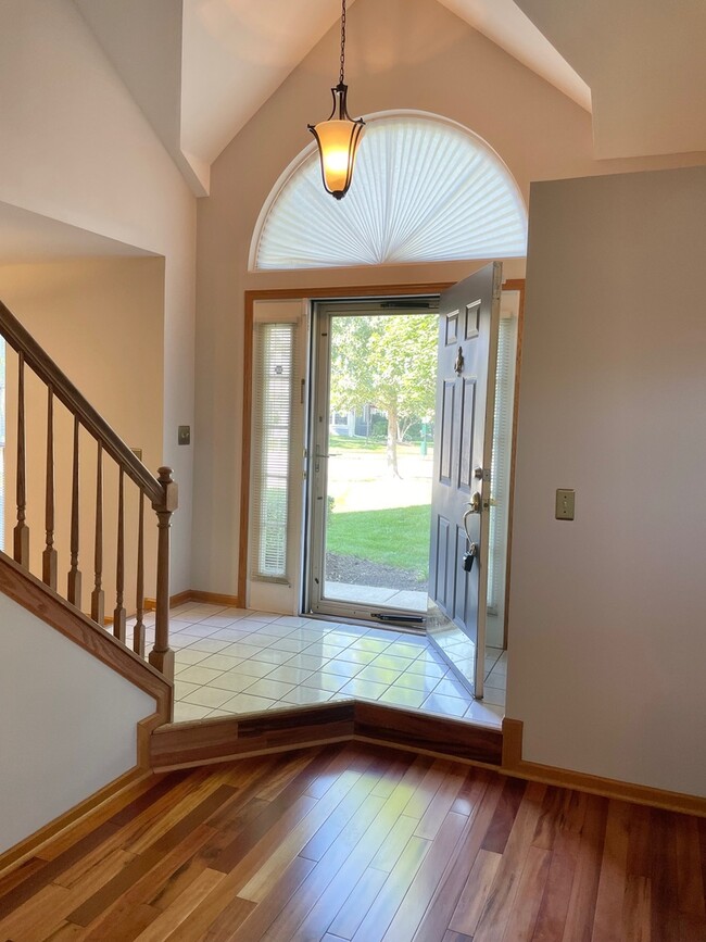 636 Stone Brook Ct in Elk Grove Village, IL - Building Photo - Building Photo