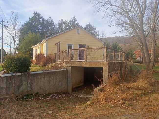 151 Bee Tree Rd in Swannanoa, NC - Building Photo - Building Photo