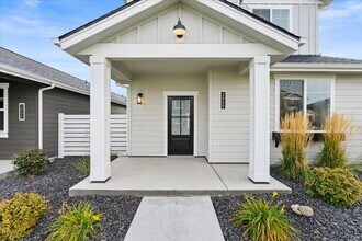 2952 N Pavo Ln in Post Falls, ID - Foto de edificio - Building Photo