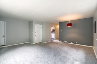 3558 N Cramer St, Unit 2 in Shorewood, WI - Building Photo - Building Photo