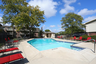 Buffalo Creek Apartments in Buffalo Grove, IL - Foto de edificio - Building Photo