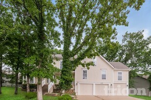 413 Highcliffe Dr in Lee's Summit, MO - Building Photo
