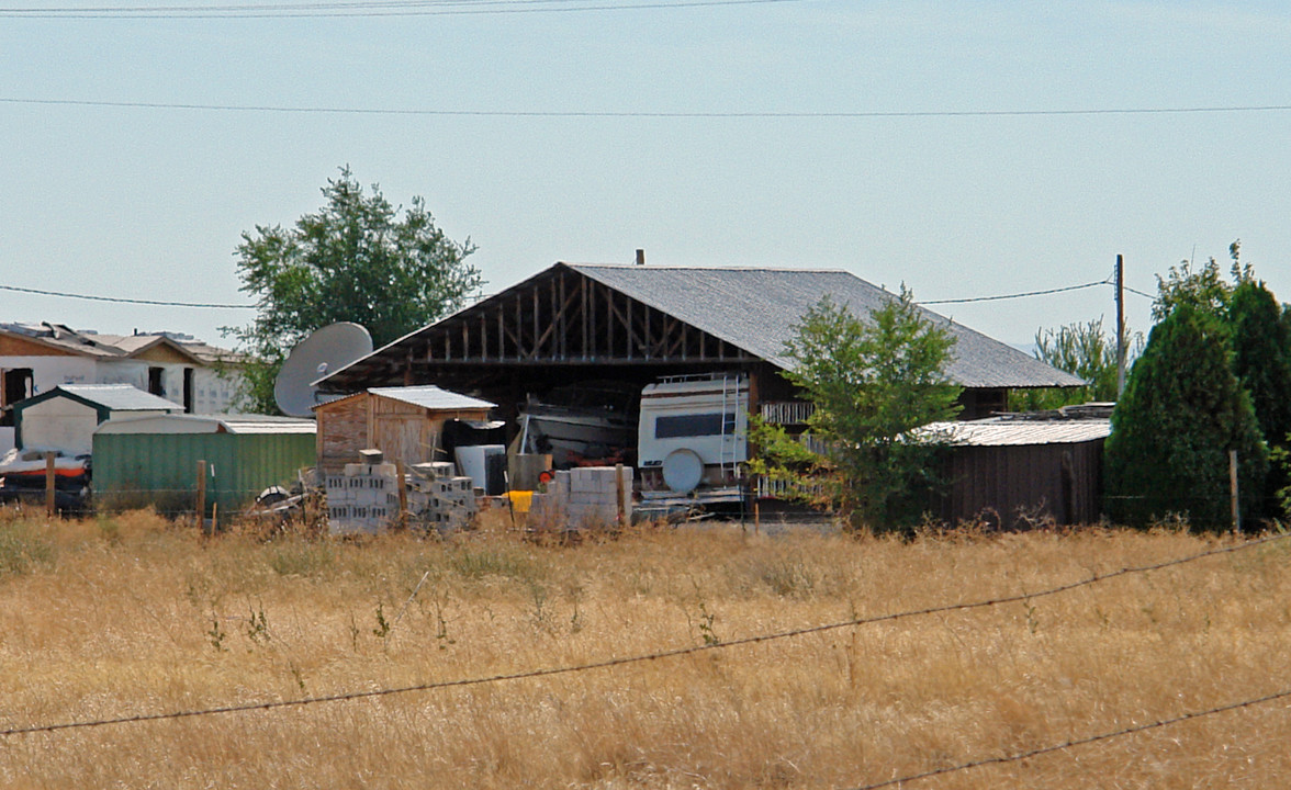 1333 E Lake Hazel Rd in Boise, ID - Foto de edificio