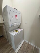 305 W Clay Ave, Unit 2 in Roselle Park, NJ - Foto de edificio - Building Photo