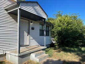 4257 E Young Pl in Tulsa, OK - Building Photo