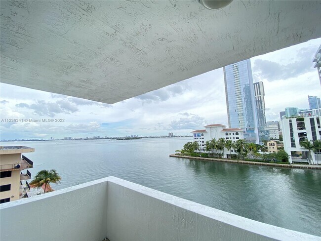 500 NE 29th St, Unit 1001 in Miami, FL - Building Photo - Building Photo