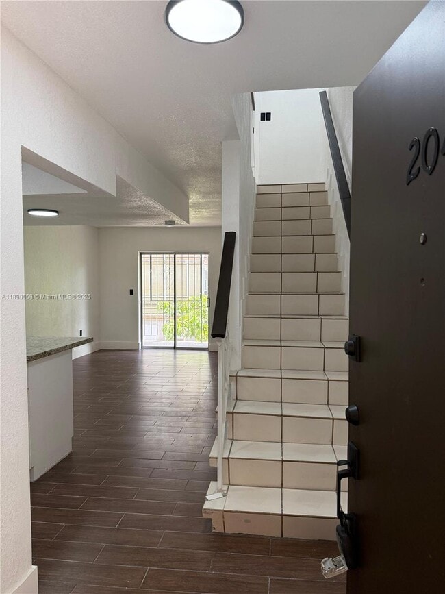 6625 W 4th Ave in Hialeah, FL - Building Photo - Building Photo