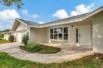 843 Azalea Dr in Royal Palm Beach, FL - Building Photo - Building Photo