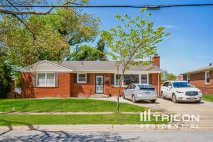 2000 Gaither St in Temple Hills, MD - Building Photo