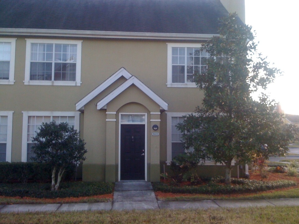 9037 Lee Vista Blvd in Orlando, FL - Building Photo