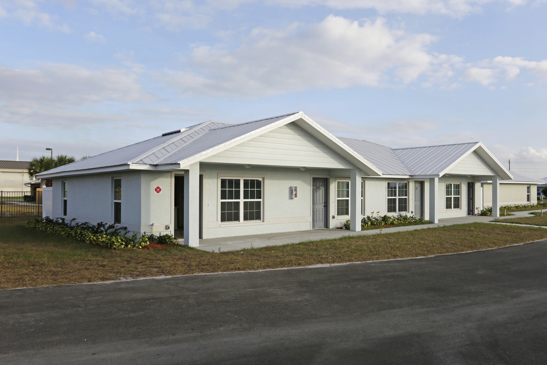 Greentree Senior Apartments in Clewiston, FL - Building Photo