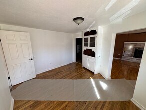 1825 Mann St in Santa Fe, NM - Foto de edificio - Building Photo