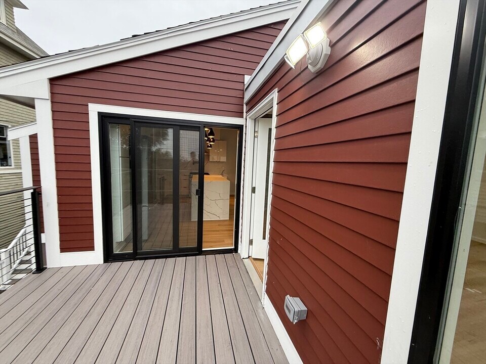 50 Cliff Ave in Winthrop, MA - Building Photo