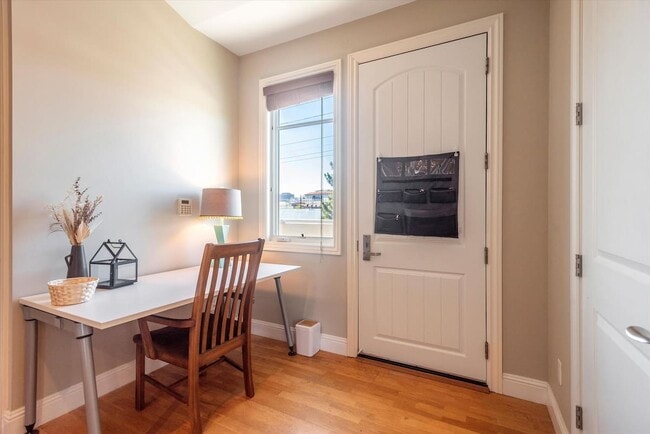 21 S Claremont St, Unit Sunny Studio in San Mateo, CA - Building Photo - Building Photo