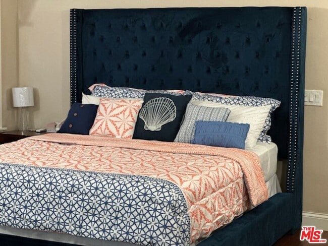 1025 Locust Ave in Long Beach, CA - Building Photo - Building Photo