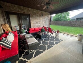 5804 S 66th St in Cave Springs, AR - Foto de edificio - Building Photo