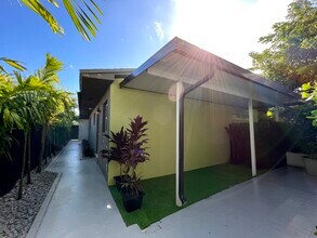 3511 SW 25th Ter in Miami, FL - Building Photo - Building Photo