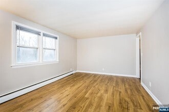 76 Personette Ave, Unit WC34 in Verona, NJ - Building Photo - Building Photo