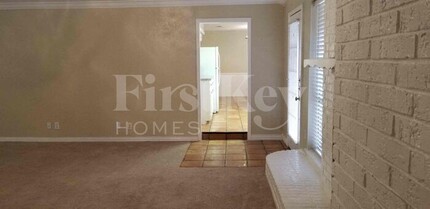 620 Queens Way in Bedford, TX - Building Photo - Building Photo