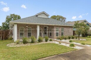 33 8th Ave in Shalimar, FL - Building Photo