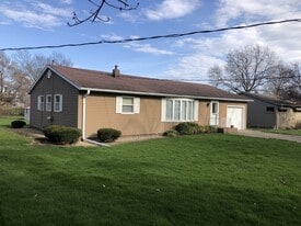212 N Olive St in Toulon, IL - Building Photo