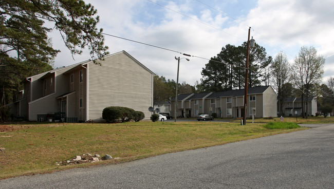 Landmark Townhouses in Smithfield, NC - Foto de edificio - Building Photo