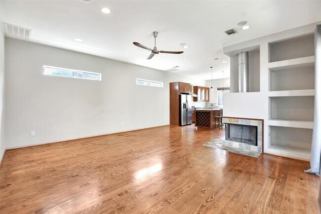5202 Lillian St in Houston, TX - Building Photo - Building Photo