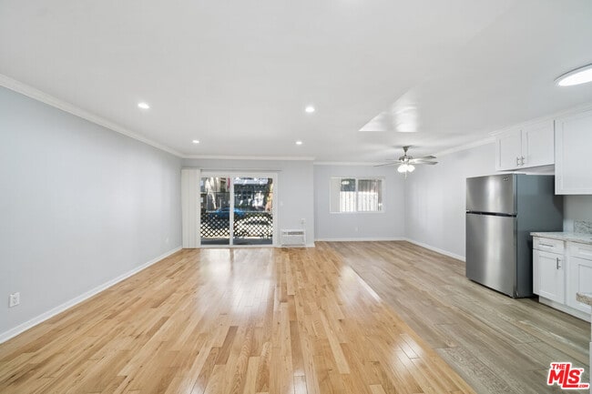 7032 Lanewood Ave in Los Angeles, CA - Building Photo - Building Photo