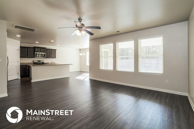 4691 Woodford Cir in Bessemer, AL - Foto de edificio - Building Photo