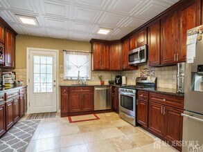 1387 Finnegans Ln in North Brunswick, NJ - Building Photo - Building Photo