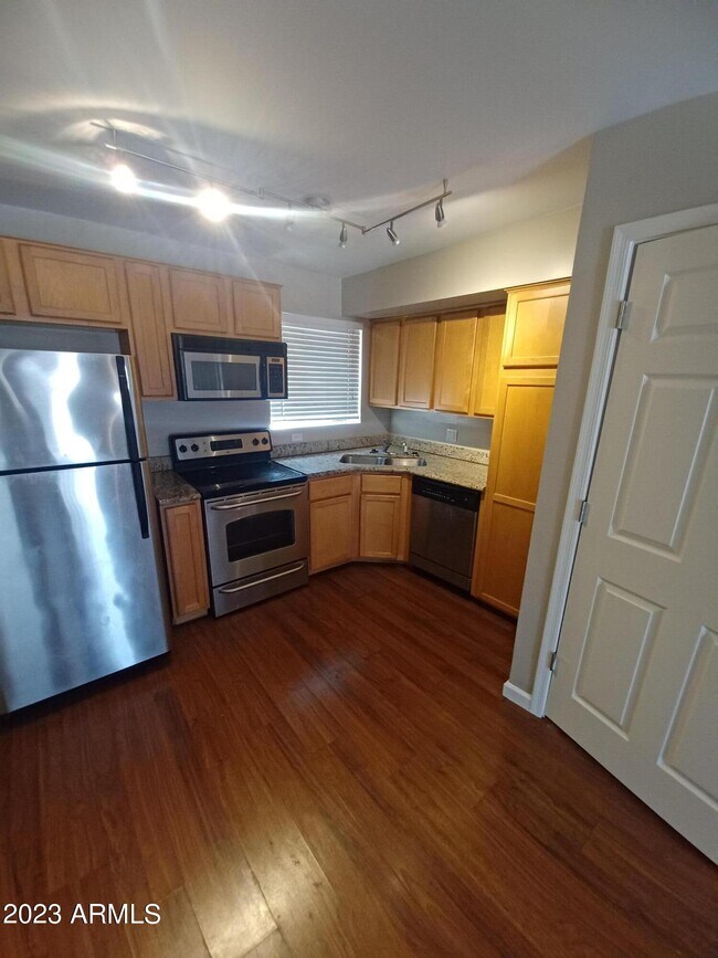 310 W Earll Dr-Unit -101 in Phoenix, AZ - Building Photo - Building Photo
