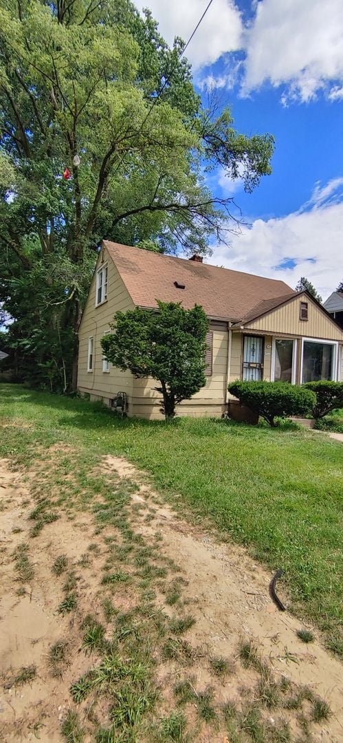 property at 18452 Shaftsbury Ave