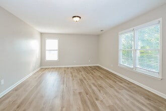 2033 Oak Springs Dr in Memphis, TN - Building Photo - Building Photo