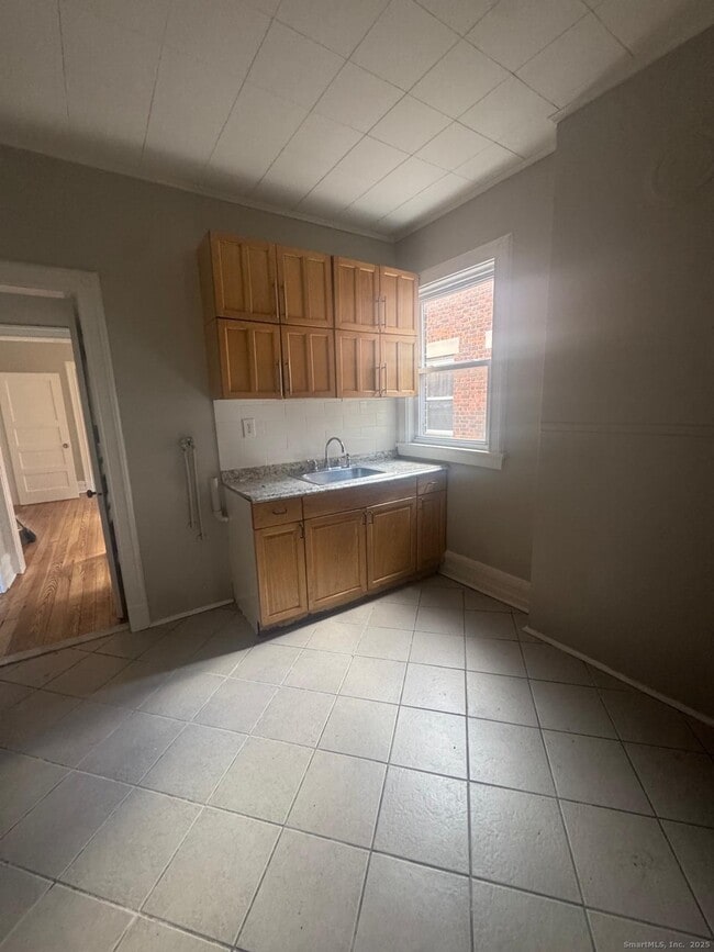 287 Dover St in Bridgeport, CT - Building Photo - Building Photo