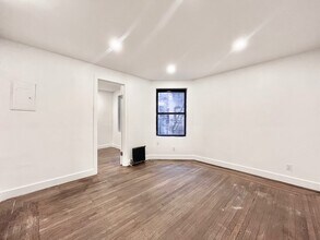 45 Tiemann Pl in New York, NY - Foto de edificio - Building Photo