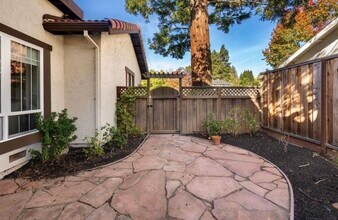 725 Old Creek Rd in Danville, CA - Building Photo - Building Photo