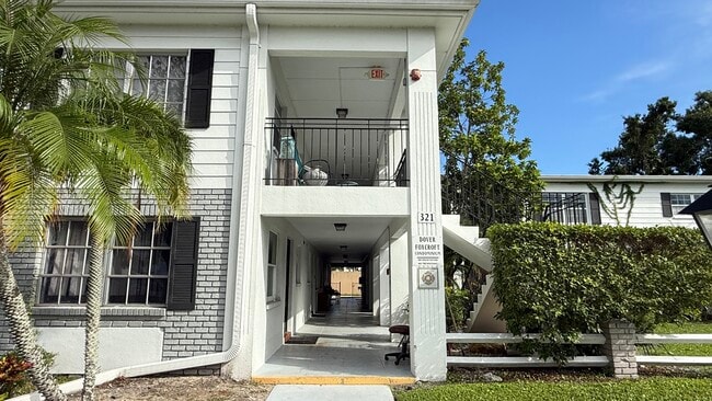 321 35th Ave N, Unit D12 in St. Petersburg, FL - Building Photo - Building Photo