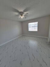 3198 49th Ln S in Lake Worth Beach, FL - Foto de edificio - Building Photo