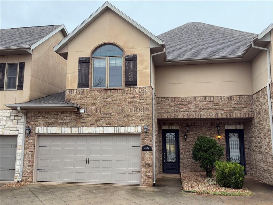 2509 S Everest Ave in Rogers, AR - Building Photo