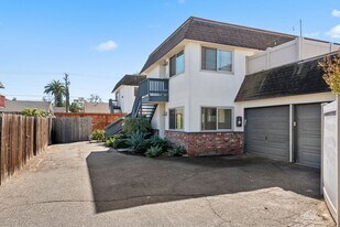 2048 Garden Ln in Costa Mesa, CA - Building Photo