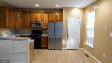 14271 Legend Glen Ct in Gainesville, VA - Building Photo - Building Photo