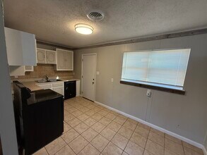 1216 E Foster Ave in Pampa, TX - Foto de edificio - Building Photo