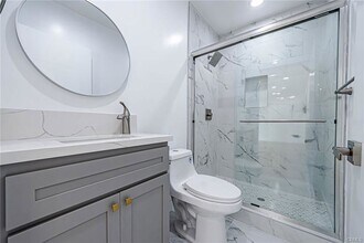 2055 S Garth Ave in Los Angeles, CA - Building Photo - Building Photo