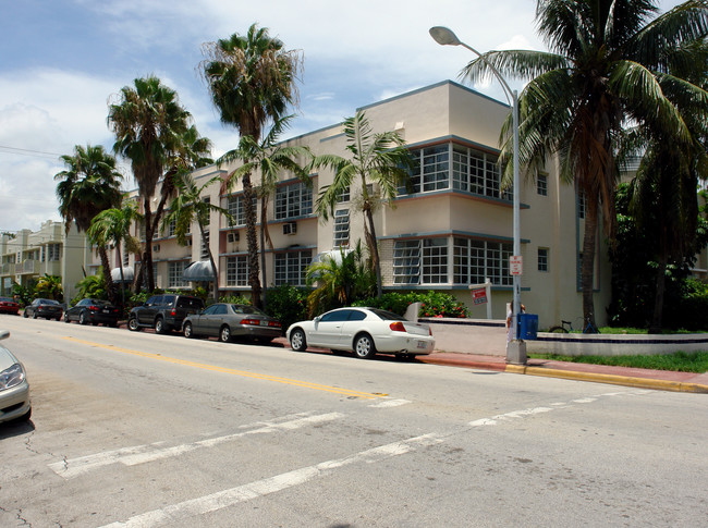 701-709 11th St in Miami Beach, FL - Foto de edificio - Building Photo