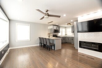 9945 Sunnyside Ave in Schiller Park, IL - Building Photo - Building Photo